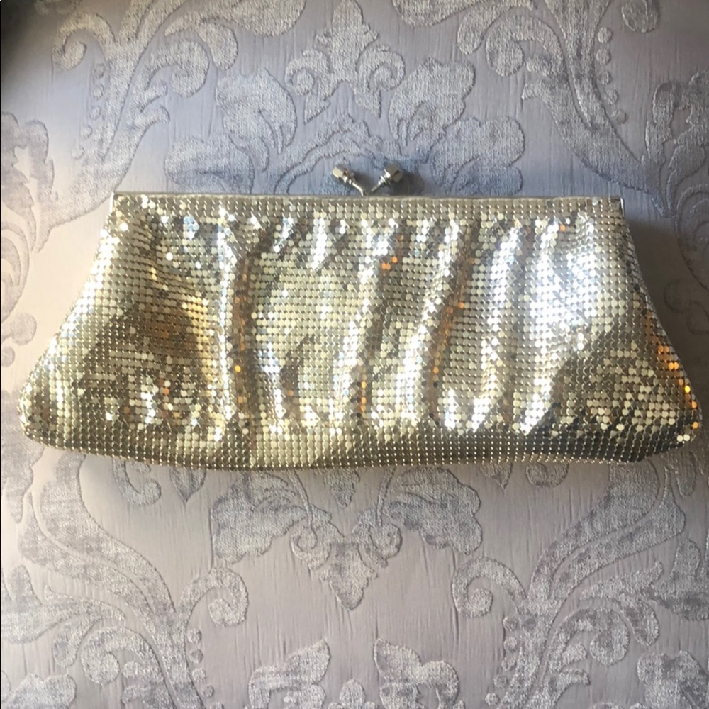 Shimmering metallic mesh light gold metal clutch.